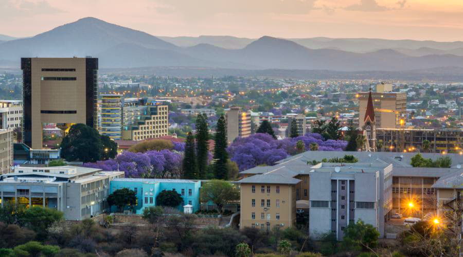 Nossos serviços de aluguel de carros oferecem uma seleção diversificada de veículos em Windhoek.